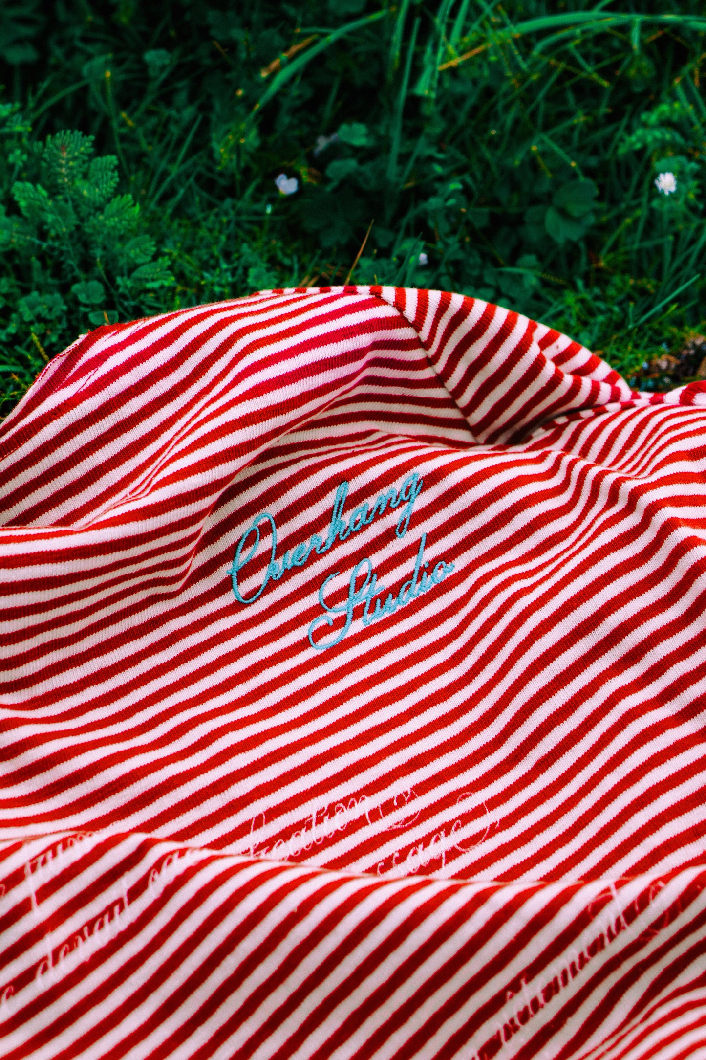 Sweater L/S Stripes White Red Calligraphic